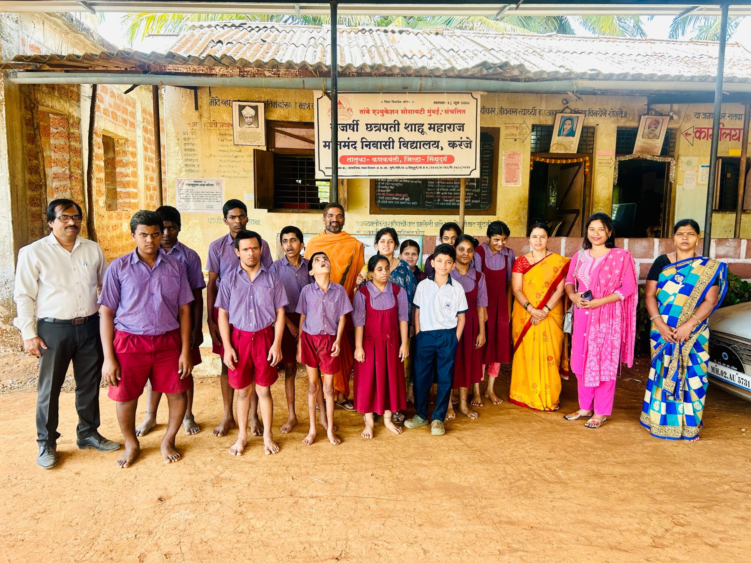 मतिमंद निवासी विद्यालयामध्ये श्री स्वामी समर्थ प्रकट दिना निमित्त अन्नदान सेवा. ३१_०३_२०२५ (1)